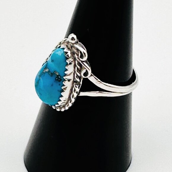 Vintage 1970s Sterling Silver and Turquoise Ring – Ring Size 7 1/2 - Picture 5 of 6
